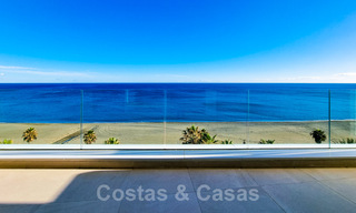 Lujosos áticos en venta, en un complejo nuevo, en primera línea de playa con impresionantes vistas al mar, en el centro de Estepona 40665 