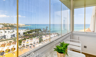 Se vende ático totalmente reformado, con vistas panorámicas al mar, en un complejo de primera línea de playa, en Estepona Oeste 41065 