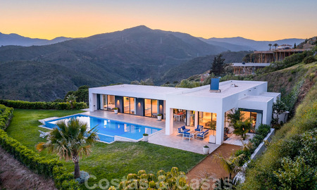 Lista para mudarse, moderna villa de lujo en venta con vistas panorámicas a la montaña y al mar en un complejo cerrado en Marbella - Benahavis 41034