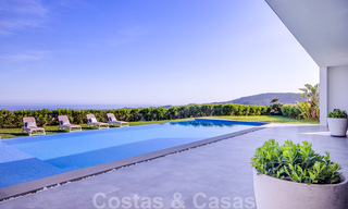 Lista para mudarse, moderna villa de lujo en venta con vistas panorámicas a la montaña y al mar en un complejo cerrado en Marbella - Benahavis 41036 