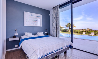 Lista para mudarse, moderna villa de lujo en venta con vistas panorámicas a la montaña y al mar en un complejo cerrado en Marbella - Benahavis 41045 