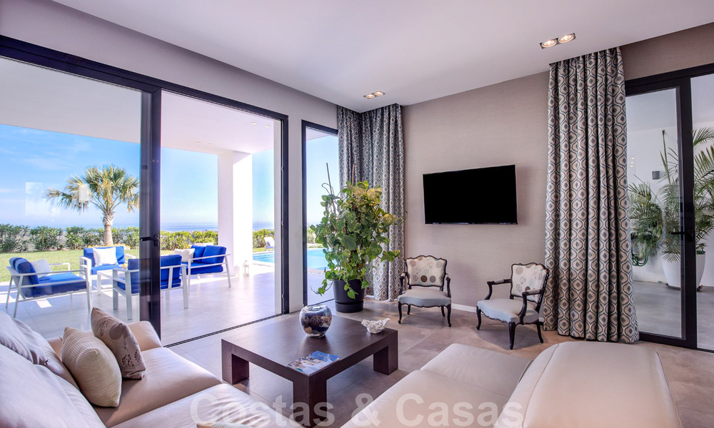 Lista para mudarse, moderna villa de lujo en venta con vistas panorámicas a la montaña y al mar en un complejo cerrado en Marbella - Benahavis 41048