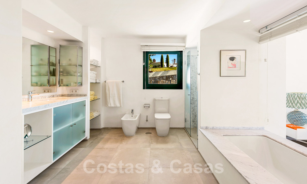 Magnífica villa tradicional andaluza en venta con vistas panorámicas al mar en Benahavis - Marbella 40793
