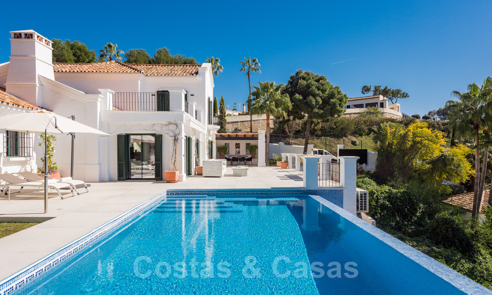 Magnífica villa tradicional andaluza en venta con vistas panorámicas al mar en Benahavis - Marbella 40803