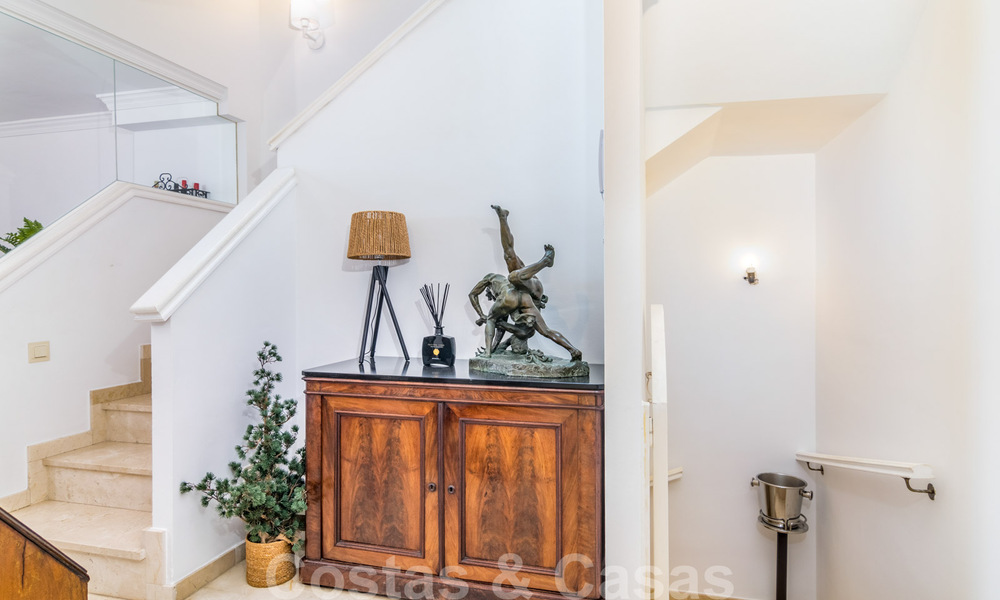 Se vende casa adosada, en primera línea de playa y a poca distancia del centro de Estepona 40831