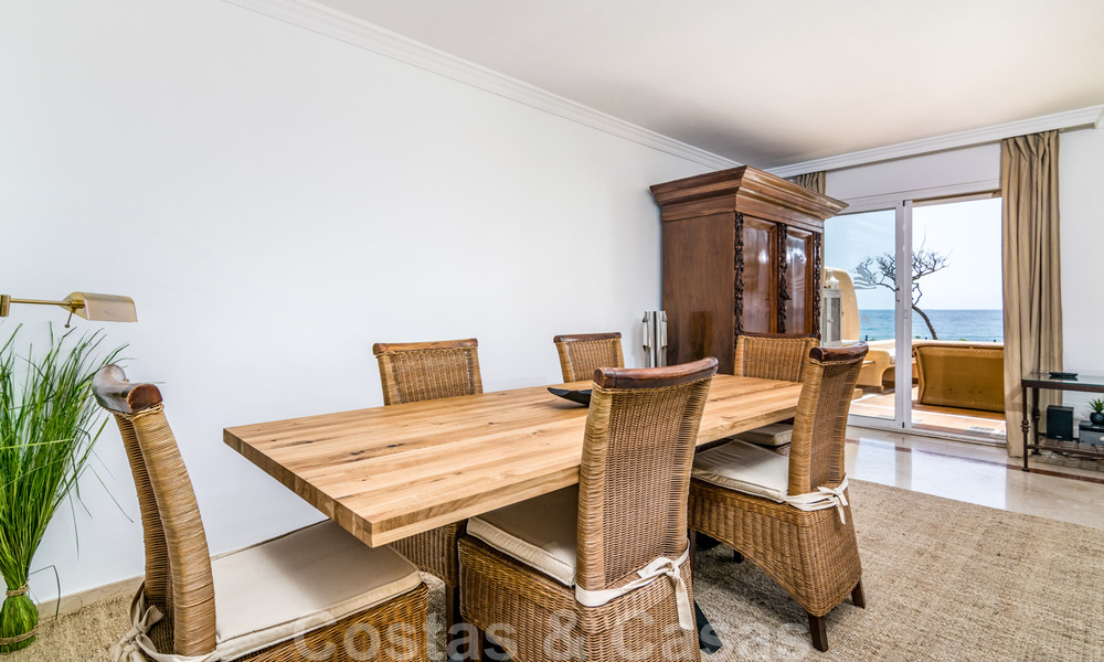 Se vende casa adosada, en primera línea de playa y a poca distancia del centro de Estepona 40833