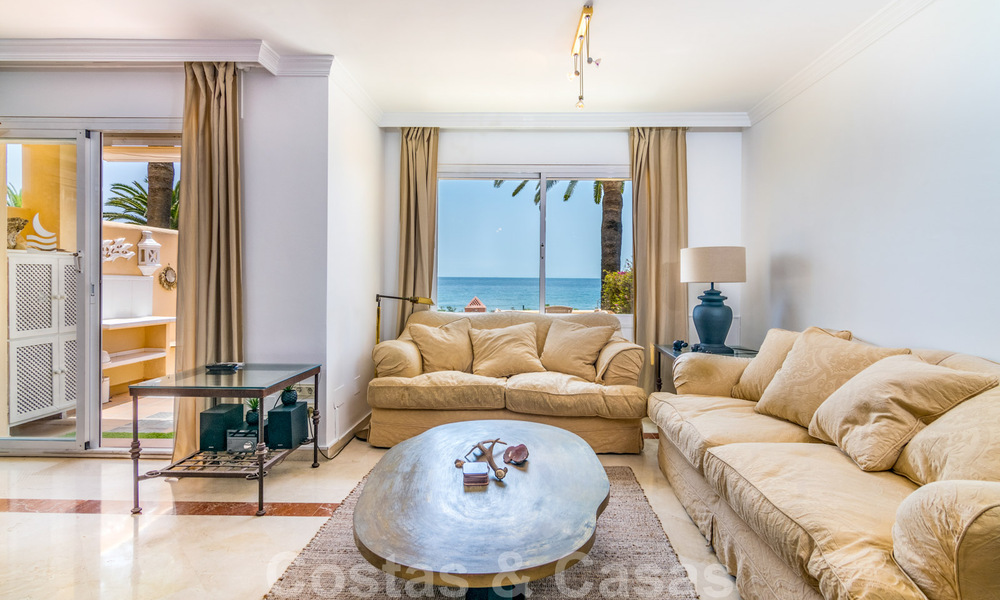 Se vende casa adosada, en primera línea de playa y a poca distancia del centro de Estepona 40834