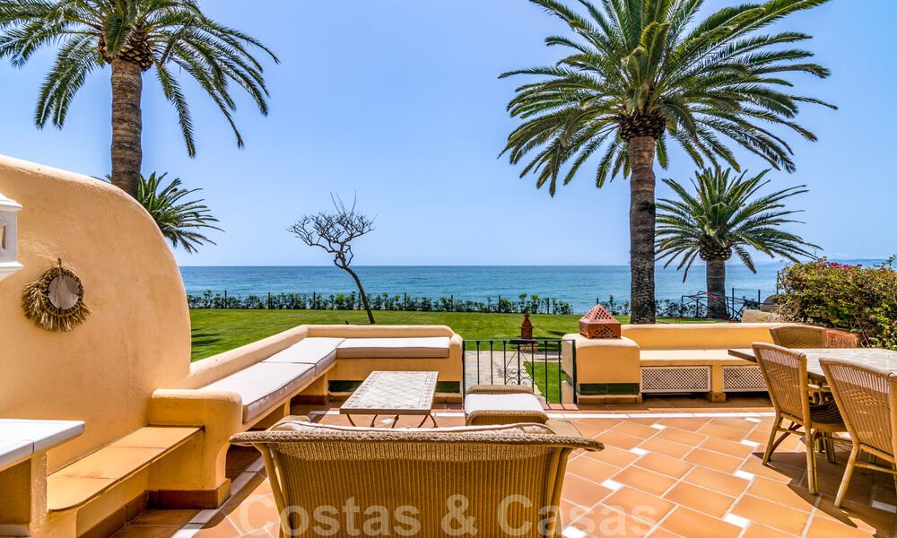 Se vende casa adosada, en primera línea de playa y a poca distancia del centro de Estepona 40836