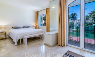 Se vende casa adosada, en primera línea de playa y a poca distancia del centro de Estepona 40848 