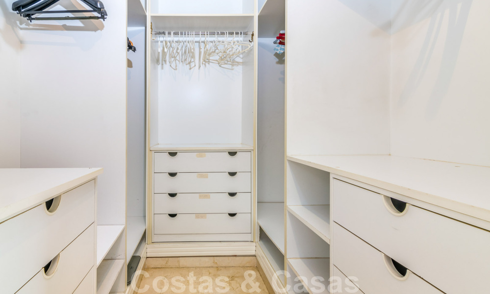 Se vende casa adosada, en primera línea de playa y a poca distancia del centro de Estepona 40851