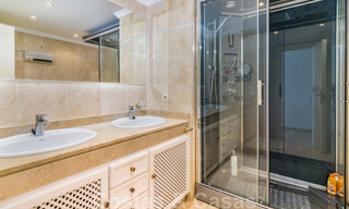 Se vende casa adosada, en primera línea de playa y a poca distancia del centro de Estepona 40852 