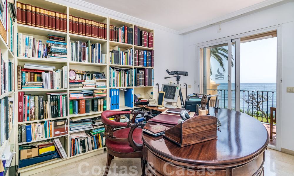 Se vende casa adosada, en primera línea de playa y a poca distancia del centro de Estepona 40854