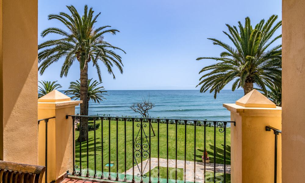 Se vende casa adosada, en primera línea de playa y a poca distancia del centro de Estepona 40855