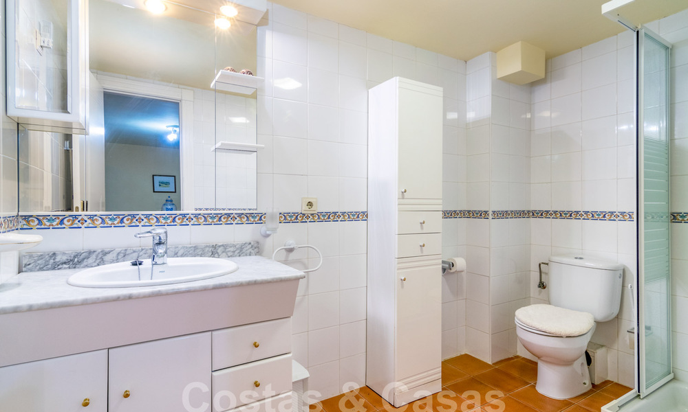 Se vende casa adosada, en primera línea de playa y a poca distancia del centro de Estepona 40868