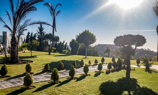 Villa de diseño en venta con vistas panorámicas al mar en un prestigioso complejo de golf en Benahavis - Marbella 40941 
