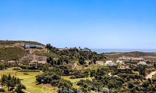 Villa de diseño en venta con vistas panorámicas al mar en un prestigioso complejo de golf en Benahavis - Marbella 40953 