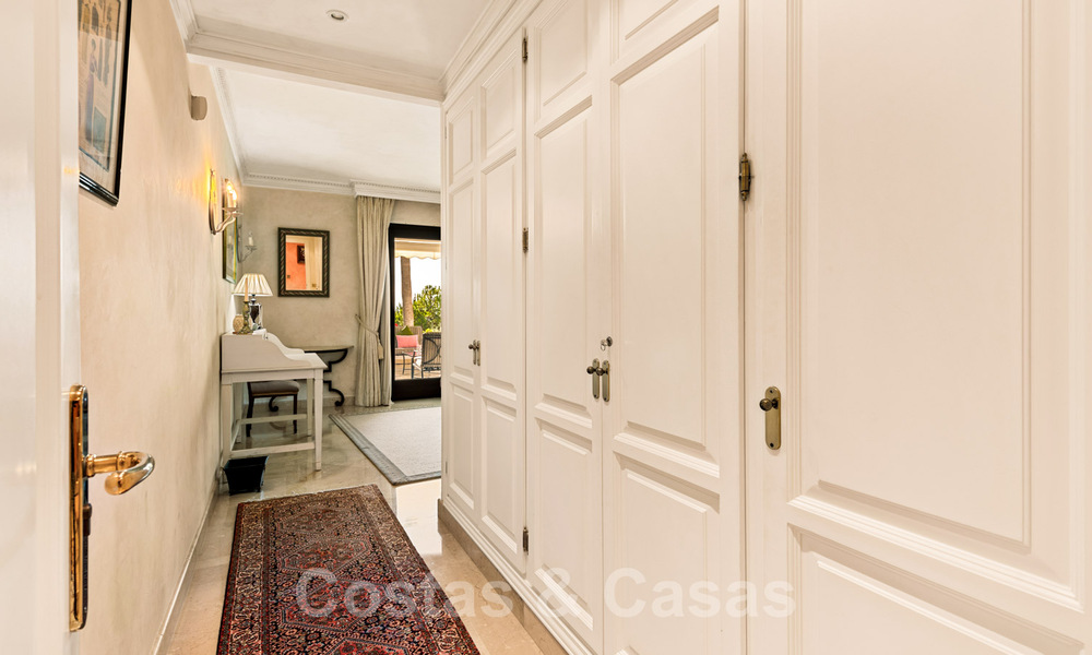 Se vende apartamento de lujo en urbanización cerrada y club de golf cerca del centro de Marbella 40966