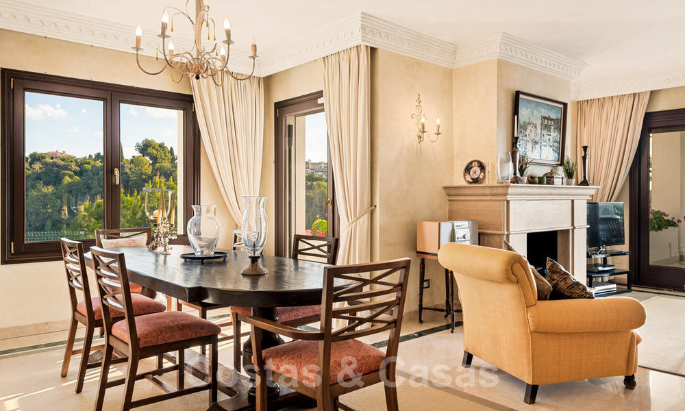 Se vende apartamento de lujo en urbanización cerrada y club de golf cerca del centro de Marbella 40968