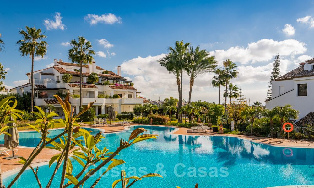 Se vende apartamento de lujo en urbanización cerrada y club de golf cerca del centro de Marbella 40972