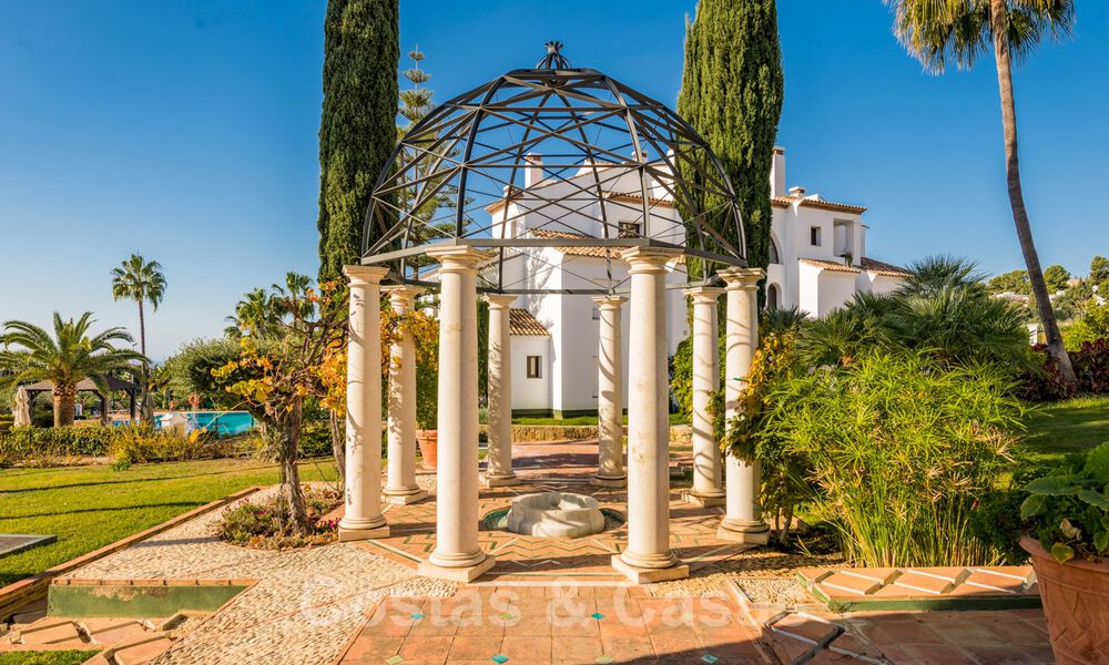 Se vende apartamento de lujo en urbanización cerrada y club de golf cerca del centro de Marbella 40974