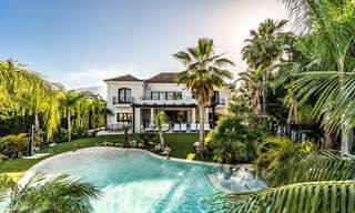 Villa de lujo contemporánea y mediterránea en venta en el valle del golf de Nueva Andalucía, Marbella 40986 