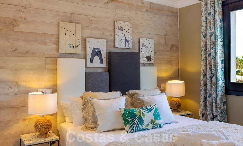 Villa de lujo contemporánea y mediterránea en venta en el valle del golf de Nueva Andalucía, Marbella 41019