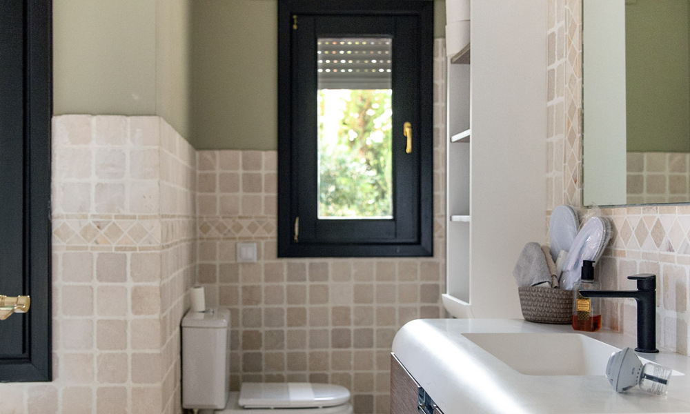 Villa de lujo contemporánea y mediterránea en venta en el valle del golf de Nueva Andalucía, Marbella 41020