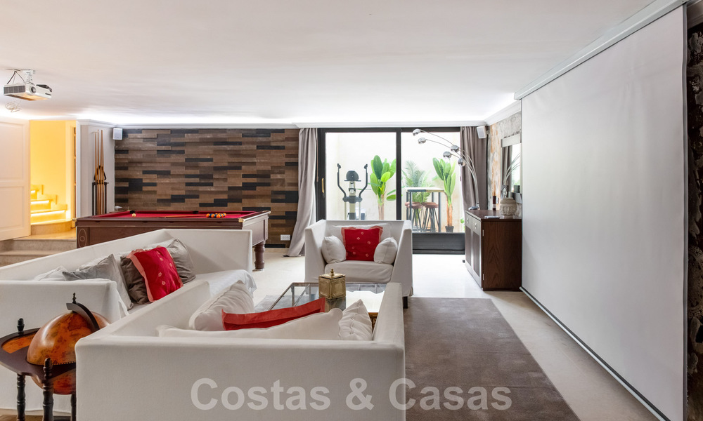Villa de lujo contemporánea y mediterránea en venta en el valle del golf de Nueva Andalucía, Marbella 41021