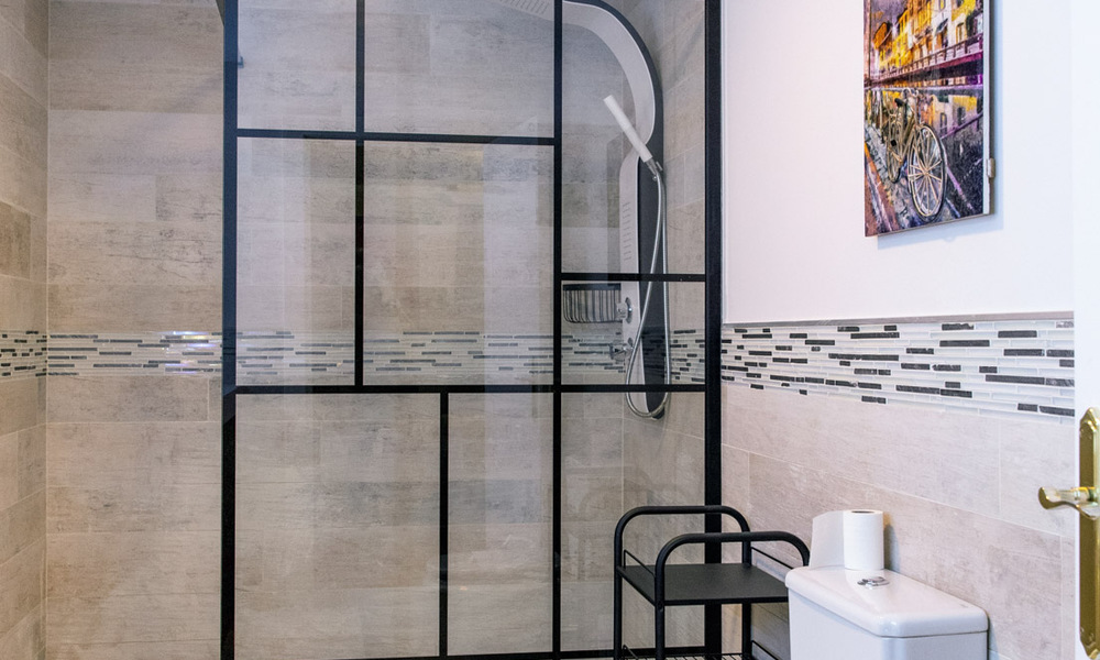 Villa de lujo contemporánea y mediterránea en venta en el valle del golf de Nueva Andalucía, Marbella 41024