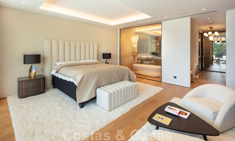 Lujoso y exclusivo ático con enorme solárium y piscina privada en venta en Marbella, Milla de Oro 41120