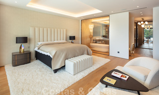 Lujoso y exclusivo ático con enorme solárium y piscina privada en venta en Marbella, Milla de Oro 41120 