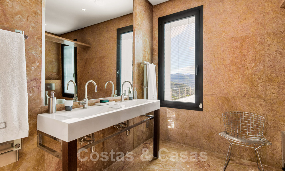 Moderna villa de lujo en venta con un interior de diseño, en el exclusivo complejo La Zagaleta Golf, Benahavis – Marbella 41242