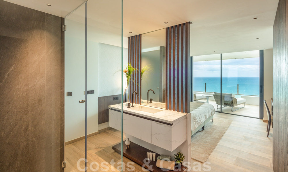 Contemporáneo, moderno, apartamento de lujo en venta con vistas panorámicas al mar en Río Real, Marbella 41276