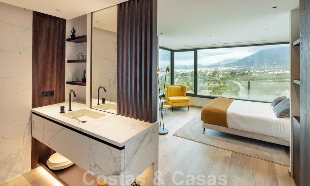 Contemporáneo, moderno, apartamento de lujo en venta con vistas panorámicas al mar en Río Real, Marbella 41279