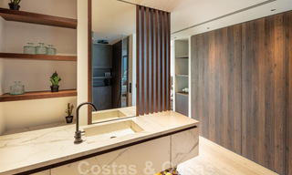 Contemporáneo, moderno, apartamento de lujo en venta con vistas panorámicas al mar en Río Real, Marbella 41280 