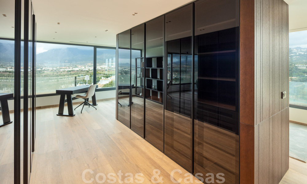 Contemporáneo, moderno, apartamento de lujo en venta con vistas panorámicas al mar en Río Real, Marbella 41282