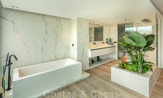 Contemporáneo, moderno, apartamento de lujo en venta con vistas panorámicas al mar en Río Real, Marbella 41283 