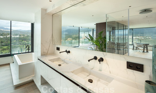 Contemporáneo, moderno, apartamento de lujo en venta con vistas panorámicas al mar en Río Real, Marbella 41284 