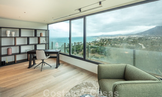 Contemporáneo, moderno, apartamento de lujo en venta con vistas panorámicas al mar en Río Real, Marbella 41286 