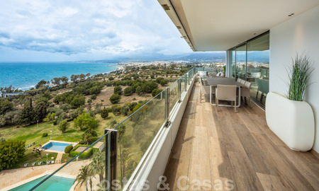 Contemporáneo, moderno, apartamento de lujo en venta con vistas panorámicas al mar en Río Real, Marbella 41293