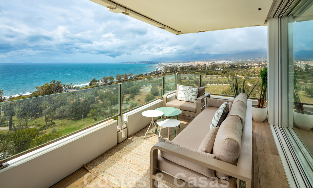 Contemporáneo, moderno, apartamento de lujo en venta con vistas panorámicas al mar en Río Real, Marbella 41294