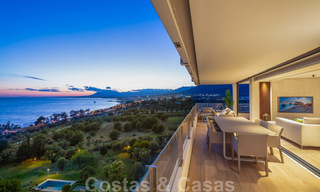 Contemporáneo, moderno, apartamento de lujo en venta con vistas panorámicas al mar en Río Real, Marbella 41296 