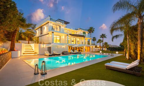 Villa de lujo contemporánea en venta con vistas panorámicas al mar y a la montaña La Concha, en la prestigiosa Milla de Oro de Marbella 41302