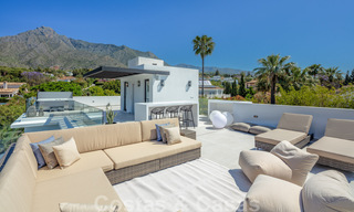 Villa de lujo contemporánea en venta con vistas panorámicas al mar y a la montaña La Concha, en la prestigiosa Milla de Oro de Marbella 41303 