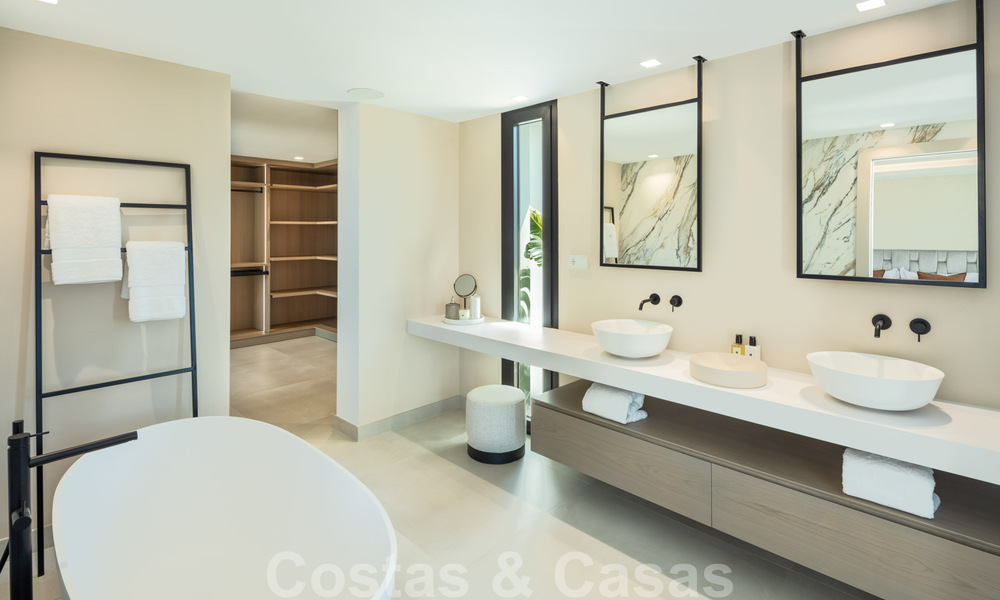 Villa de lujo contemporánea en venta con vistas panorámicas al mar y a la montaña La Concha, en la prestigiosa Milla de Oro de Marbella 41309