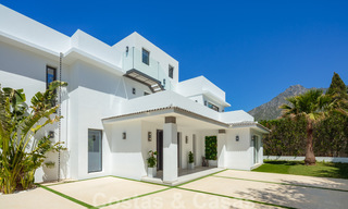 Villa de lujo contemporánea en venta con vistas panorámicas al mar y a la montaña La Concha, en la prestigiosa Milla de Oro de Marbella 41312 
