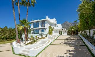 Villa de lujo contemporánea en venta con vistas panorámicas al mar y a la montaña La Concha, en la prestigiosa Milla de Oro de Marbella 41313 