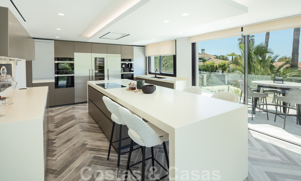 Villa de lujo contemporánea en venta con vistas panorámicas al mar y a la montaña La Concha, en la prestigiosa Milla de Oro de Marbella 41316