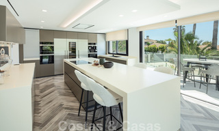 Villa de lujo contemporánea en venta con vistas panorámicas al mar y a la montaña La Concha, en la prestigiosa Milla de Oro de Marbella 41316 