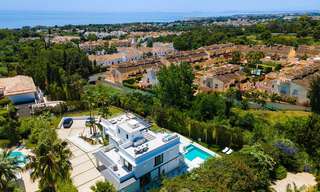 Villa de lujo contemporánea en venta con vistas panorámicas al mar y a la montaña La Concha, en la prestigiosa Milla de Oro de Marbella 41319 